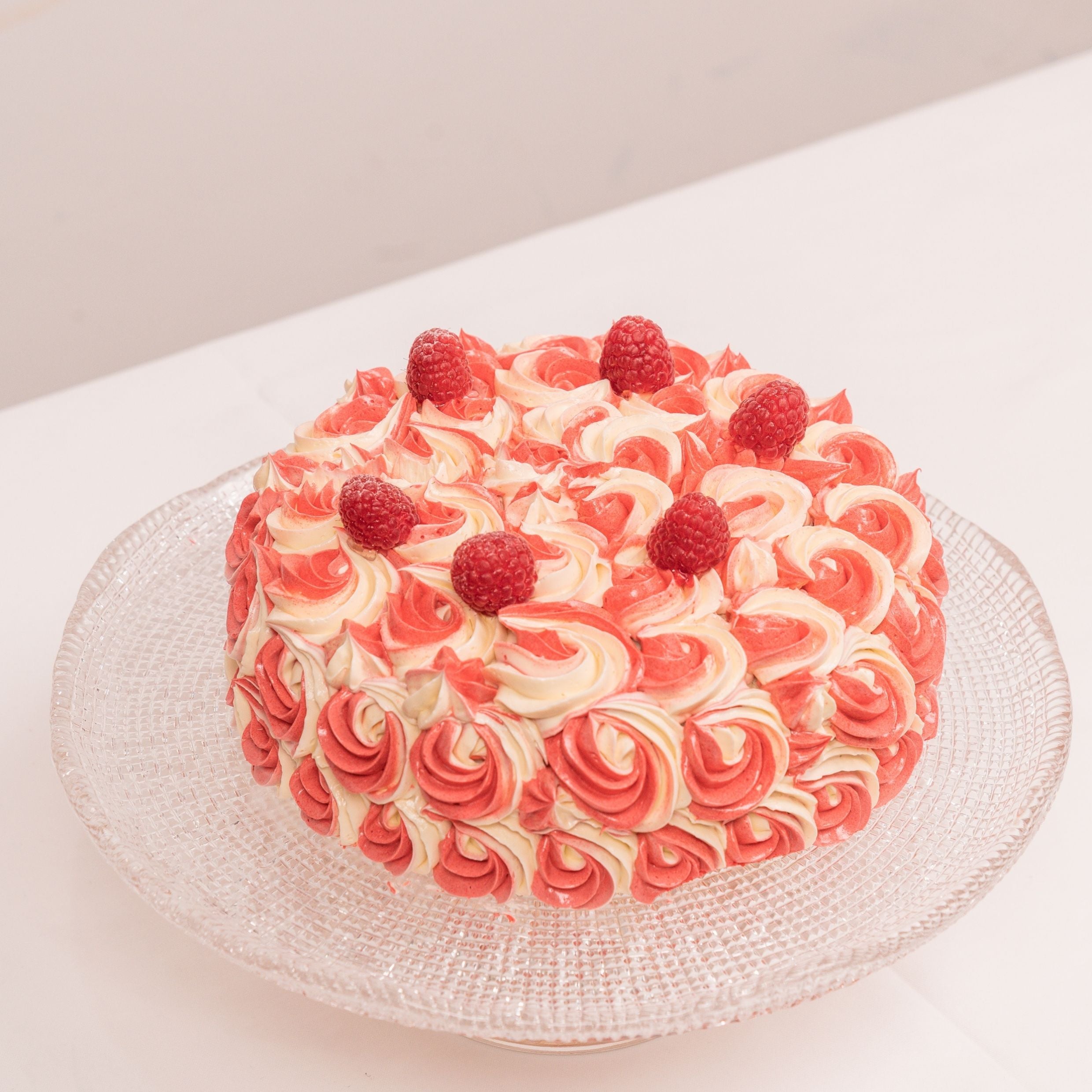 Almond, Raspberry and Lychee Cake (1kg)
